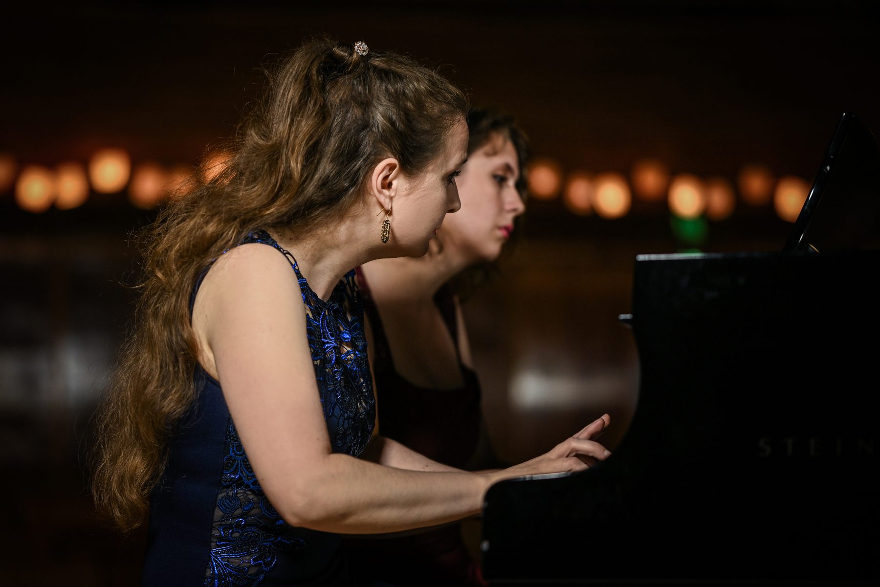 Marie-Luise Bodendorff und Xenia Kandel Frederiksen am Flügel